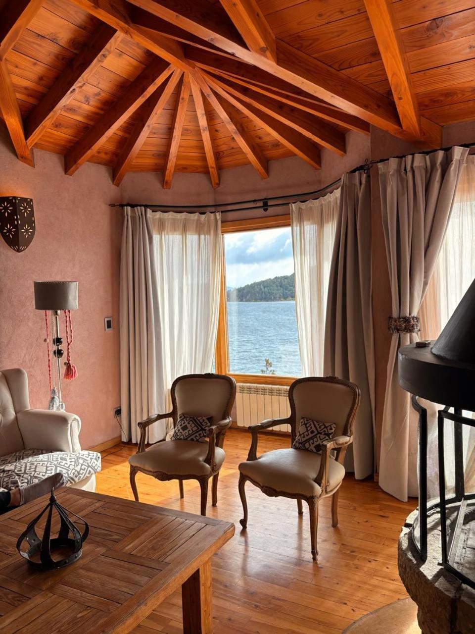 Lirolay Suites - Apart Hotel San Carlos de Bariloche Exteriör bild