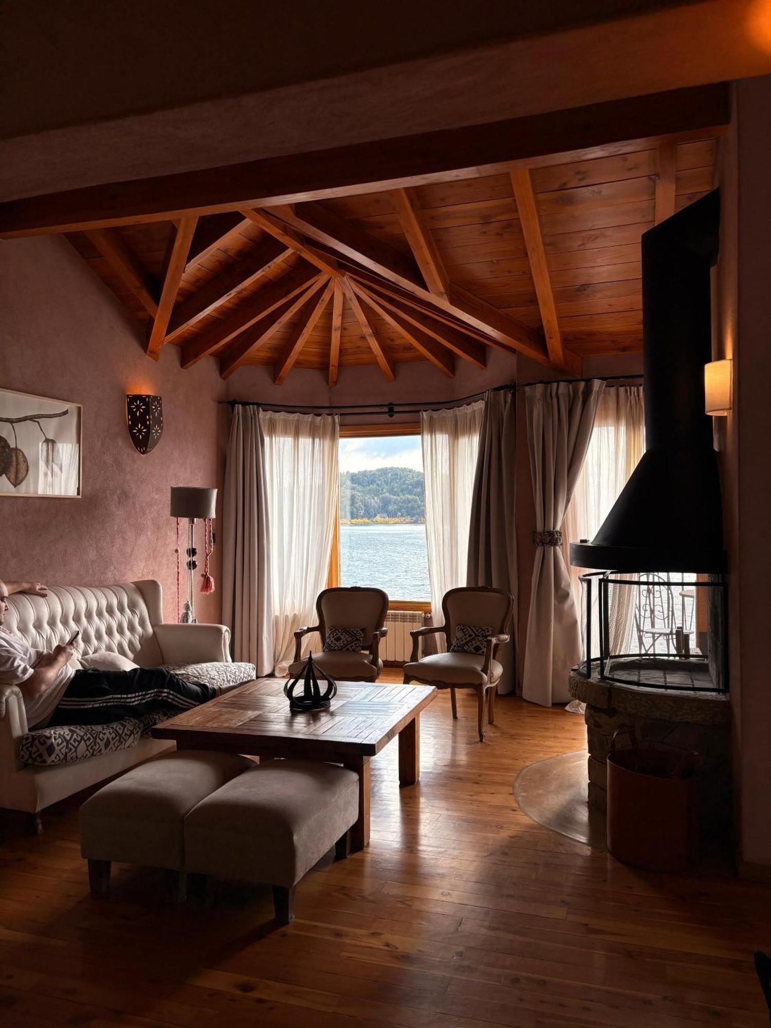 Lirolay Suites - Apart Hotel San Carlos de Bariloche Exteriör bild